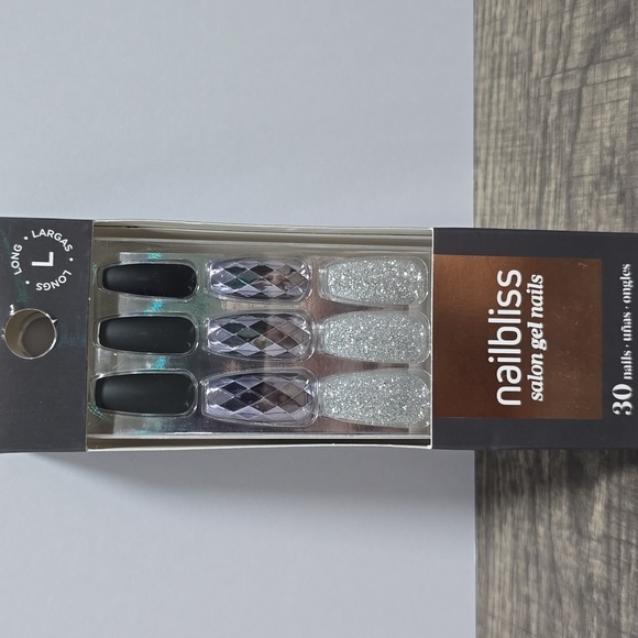 Dashing Diva Other - Dashing Diva NailBliss Salon Gel Nails Long Length Brand New Black Matte Silver